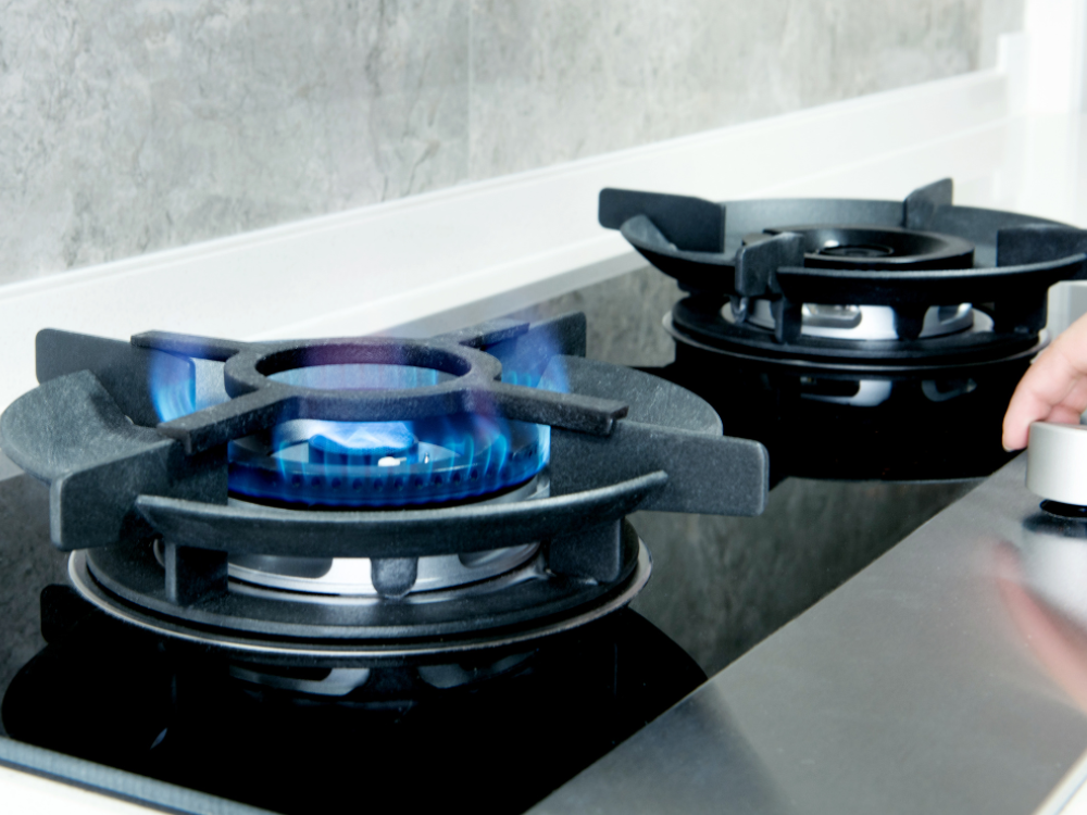 Bếp gas đang bật - Bếp Miền Tây 