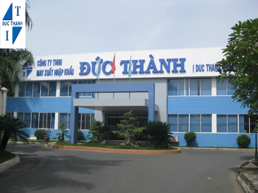 Cổng ngoài công ty Đức Thành